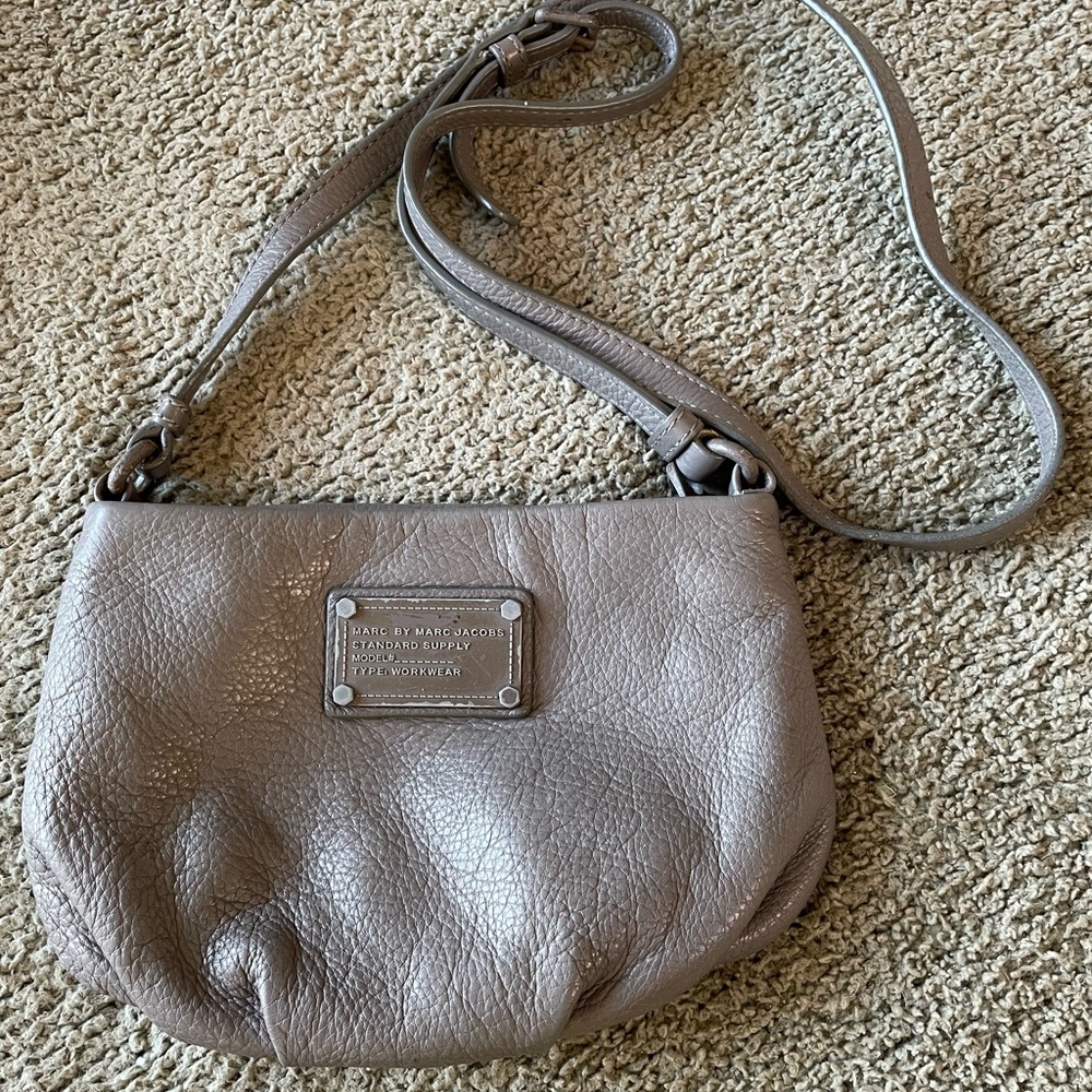 Marc by Marc Jacobs Percy Gray Leather Small Zip Shoulder Purse
Crossbody Bag